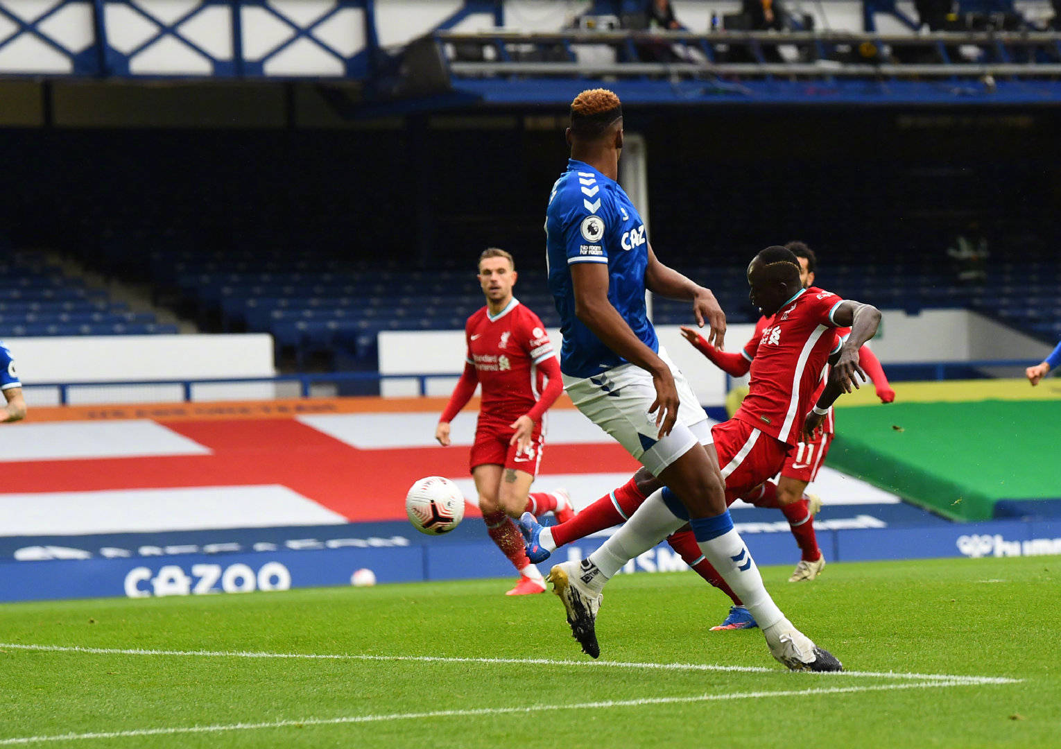 而且對現場 而且對現場