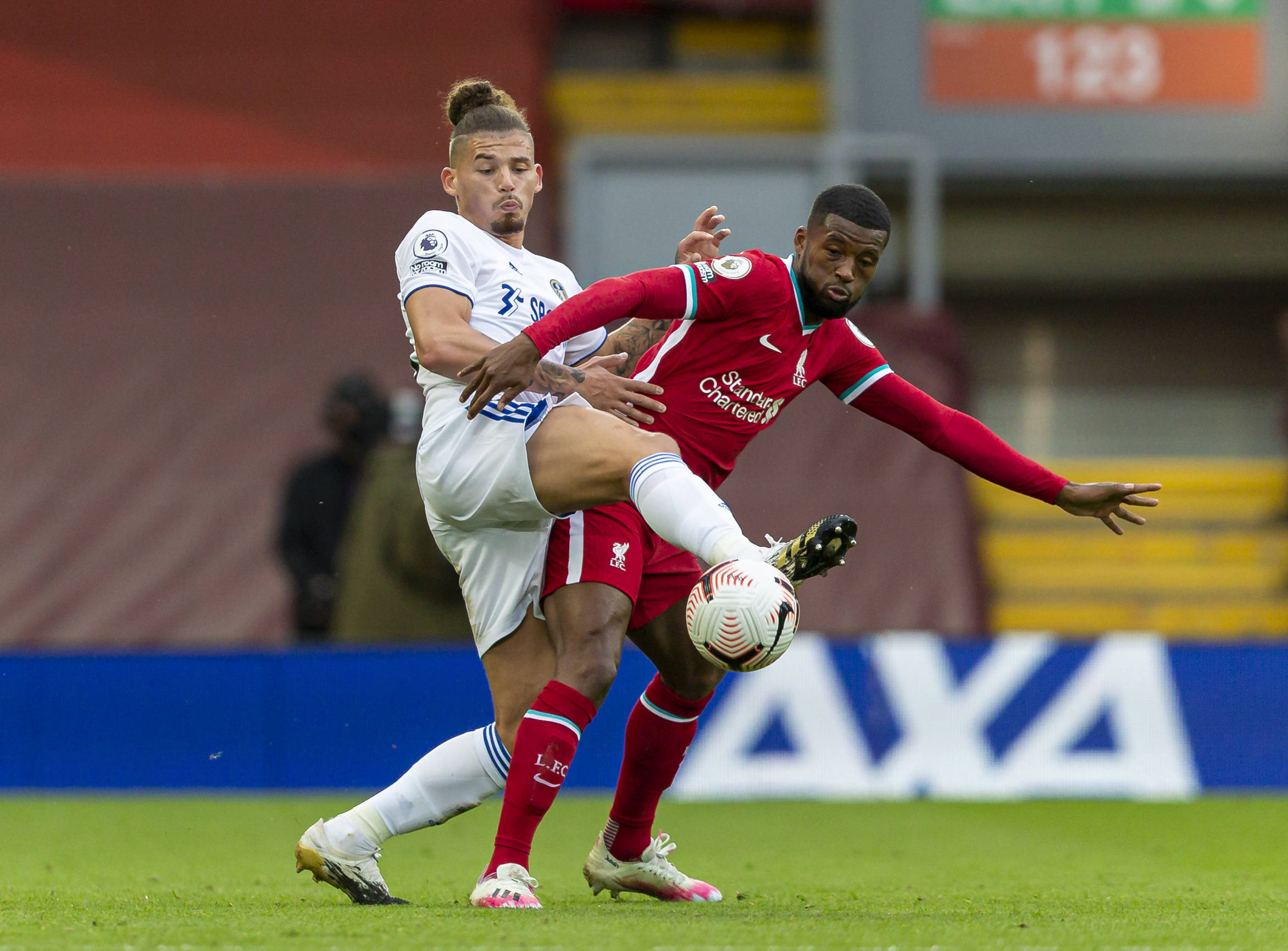 在两度落后 在两度落后